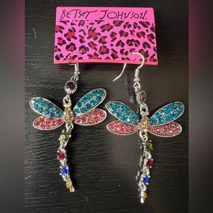 🌷NWT! Rhinestone Dragonfly Earrings
